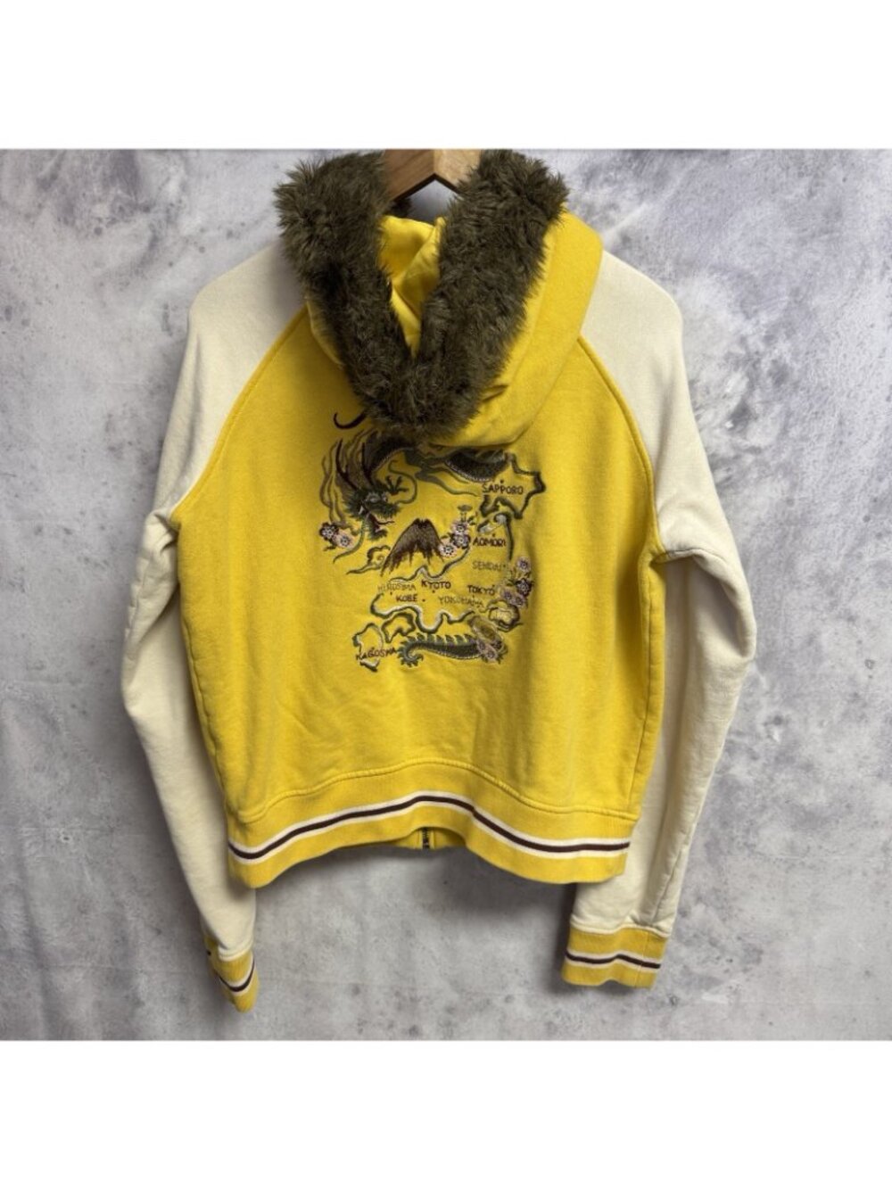 Vintage Lucky Brand Womens Hoodie Japan Embroidered Souvenir Faux Fur Y2K RARE - Picture 2 of 14